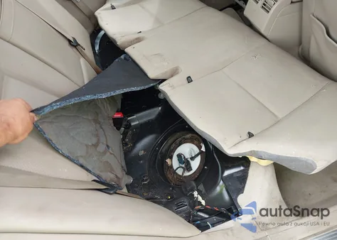 2010 Mercedes-Benz C 300 Luxury 4Matic/Sport 4Matic z USA, uszkodzony, nr VIN WDDGF8BB1AF465157